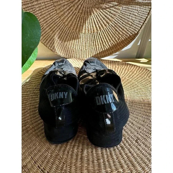 DKNY Women’s size 8 black wedge shoes - Picture 6 of 9